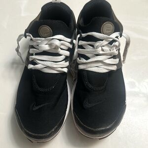 Nike Black and White Athletic Shoes